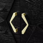 Credenza moderna con vani, mobile buffet scanalato con motivo geometrico e ripiani regolabili per ingresso/cucina/sala da pranzo