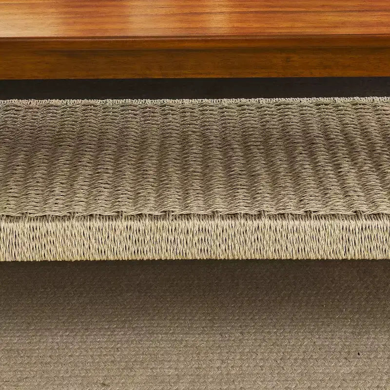 Tavolino da caffè in legno di gomma stile Mid-Century Modern con ripiano in rattan intrecciato