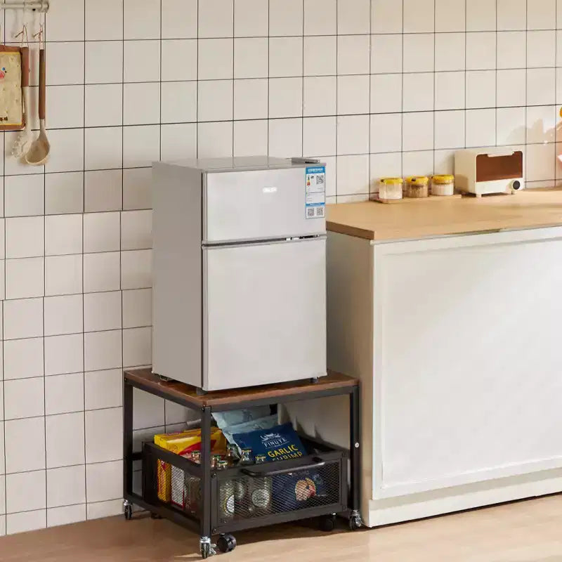 Supporto per mini frigo con vano portaoggetti, capacità 90 kg, carrello portaoggetti mobile e ruote girevoli, marrone chiaro