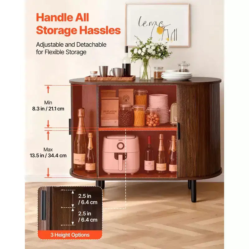 Mobile bar/credenza a buffet scanalato di metà secolo con 2 ante scorrevoli, noce