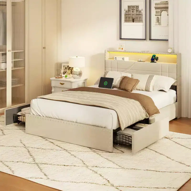 Struttura Letto Matrimoniale Moderna con Stazione di Ricarica 4 Cassetti Contenitore Luci LED Testiera Imbottita Beige con Piattaforma Doghe in Metallo Nessuna Rete a Molle USB